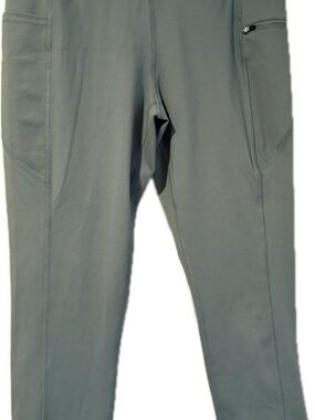 Ocean and coast Size Medium  High-Rise Leggings in Dusty Sage